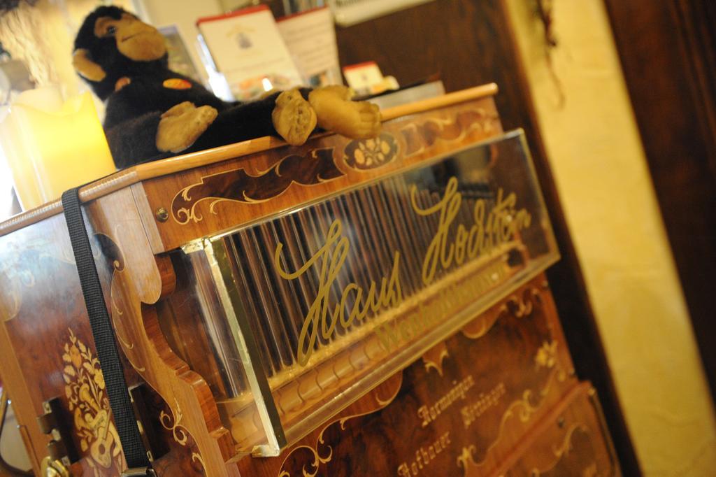 Landidyll Hotel Haus Hochstein Еслое Екстер'єр фото