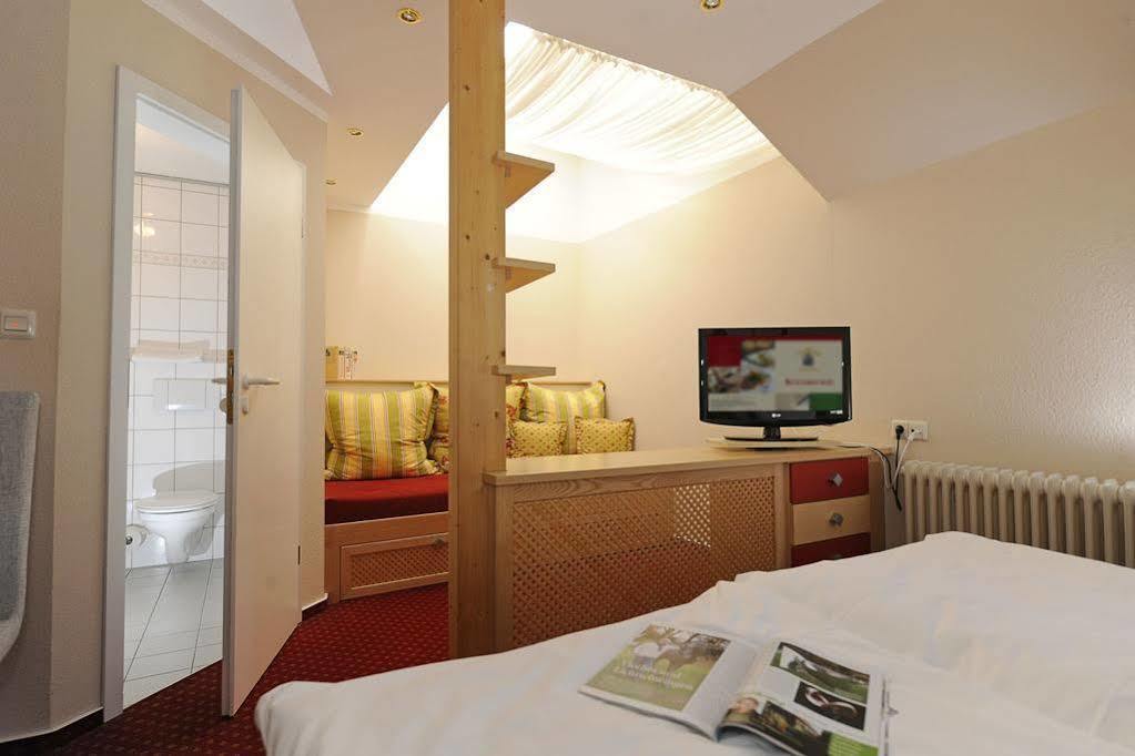 Landidyll Hotel Haus Hochstein Еслое Екстер'єр фото
